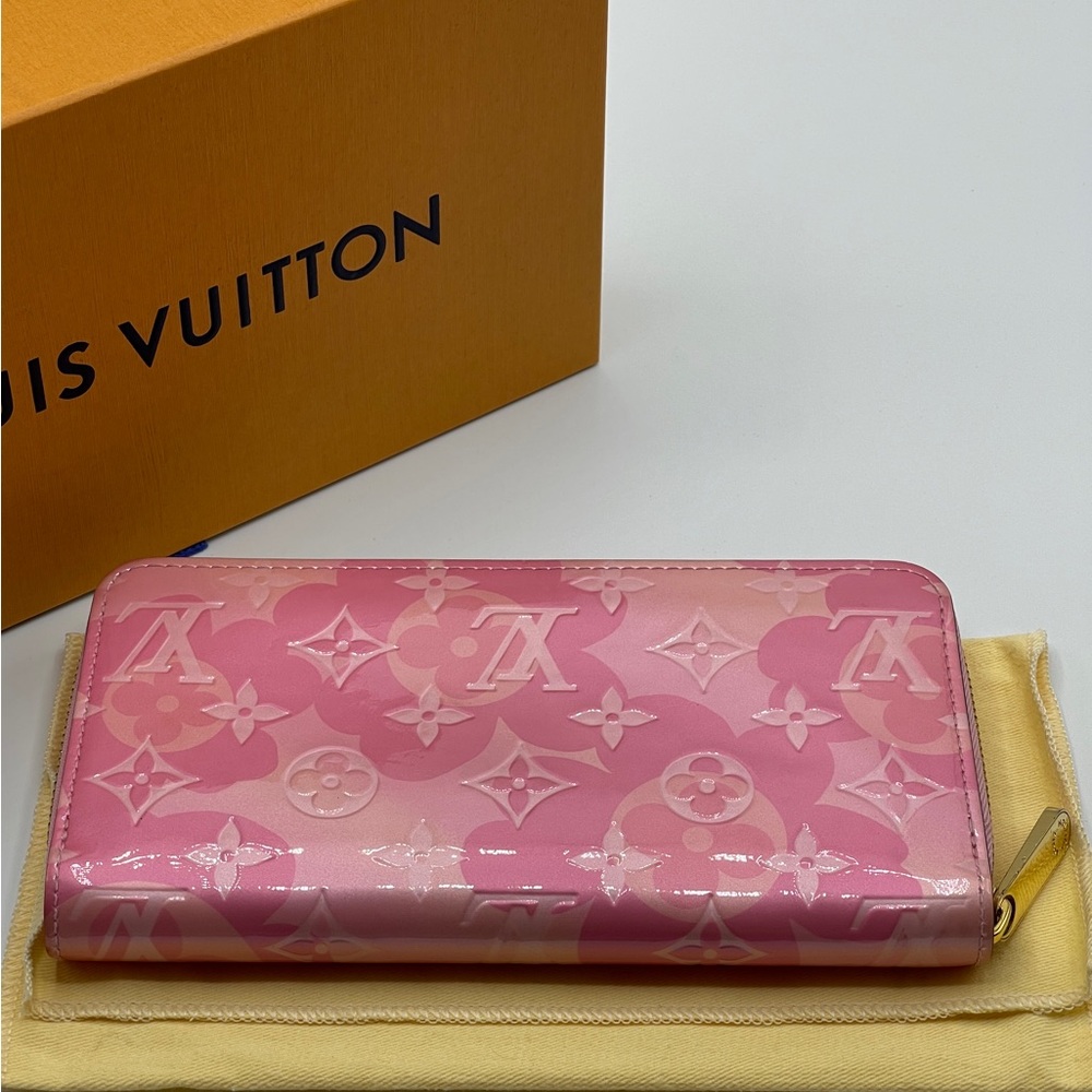 Louis Vuitton Valentine Vernis Monogram Limited Edition Long Round Zippy Wallet - Picture 10 of 16
